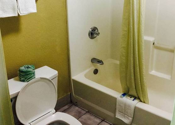 Econo Lodge Mansfield 1