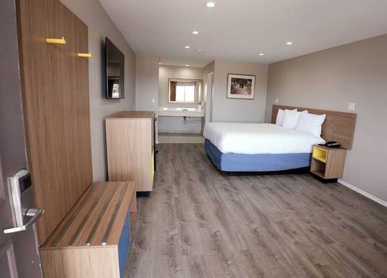 Days Inn by Wyndham Hemet 1