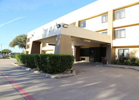 Baymont by Wyndham Plano 1