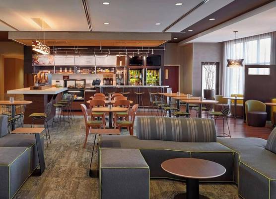 Courtyard by Marriott Kingston Highway 401 1