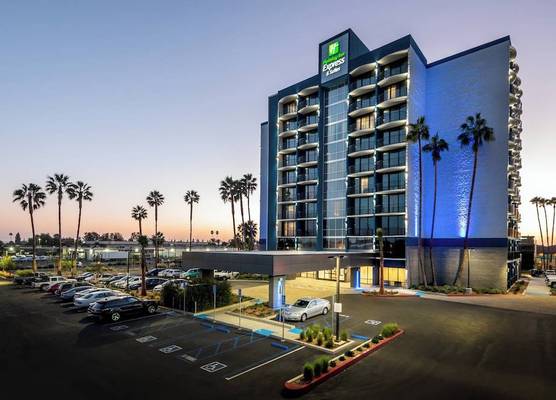 Holiday Inn Express & Suites SANTA ANA - ORANGE COUNTY by IHG 1