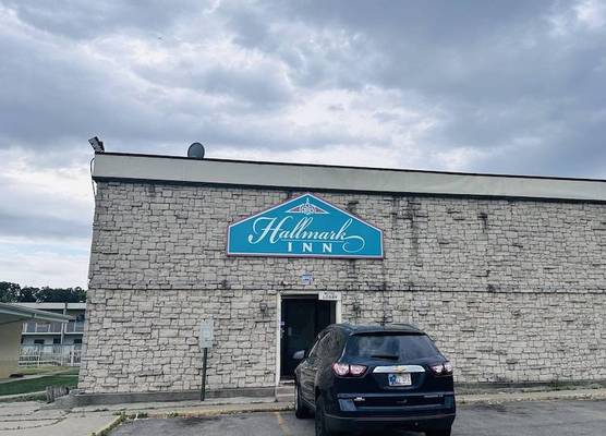 Hallmark Inn By OYO Fort Wayne 1