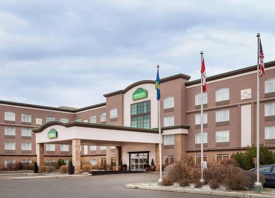 Wingate by Wyndham Calgary South 1