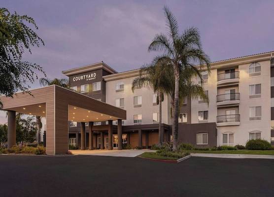 Courtyard Ventura Simi Valley 1