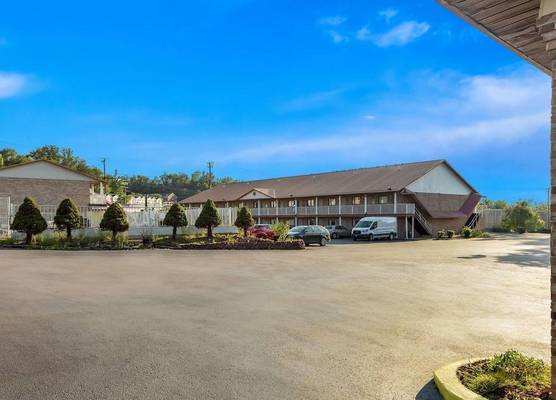 Days Inn by Wyndham Huntington 1