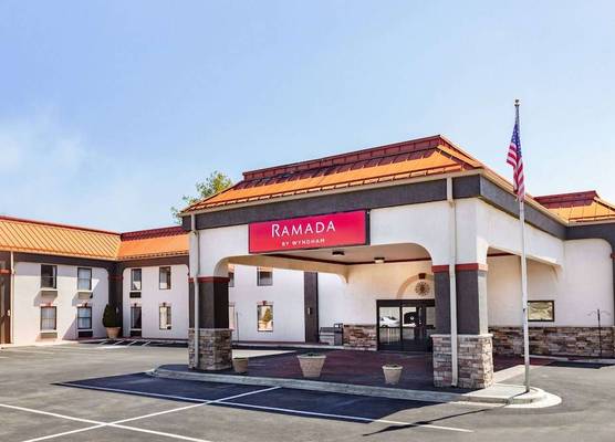 Ramada by Wyndham Hendersonville 1