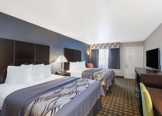 DAYS INN BY WYNDHAM ENNIS 1