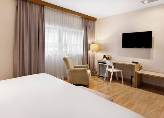 B&B HOTEL Logroño Las Cañas 1