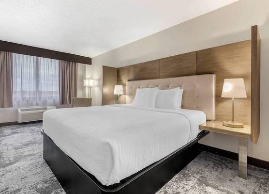 Comfort Inn Brooklyn Center 1