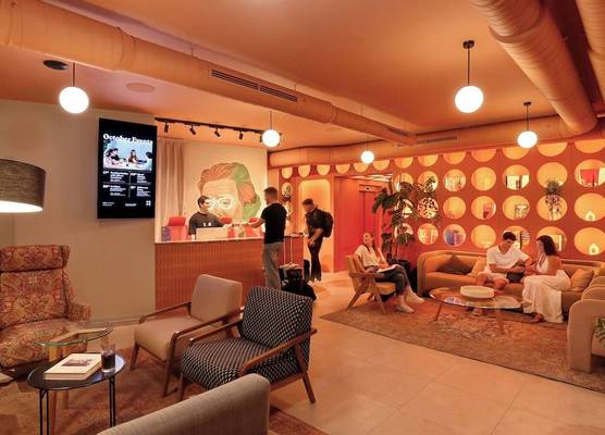 Coeo Hernan Ruiz Rooftop Pool Hostel 1