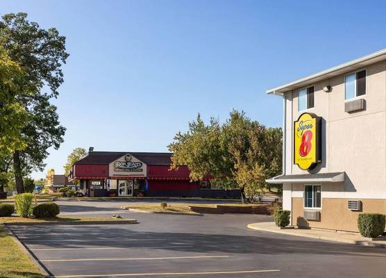Super 8 by Wyndham Latham - Albany Airport 1