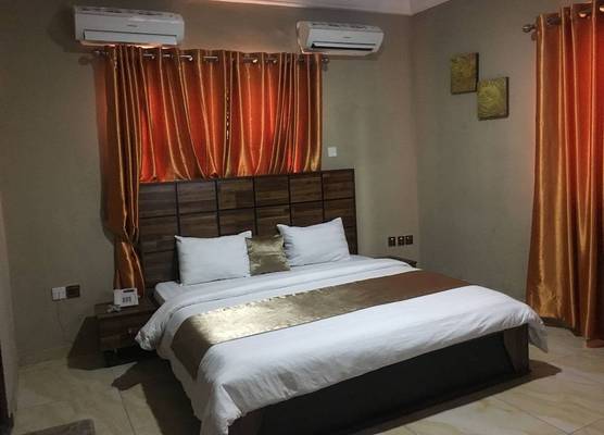 Momak 4 Hotel & Suites 1