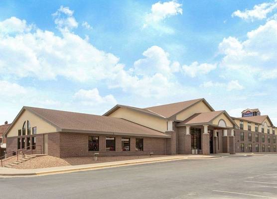 AmericInn by Wyndham Ottumwa 1
