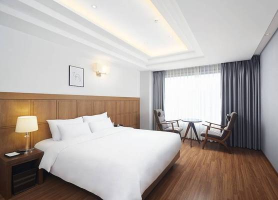 Lion Hotel 1