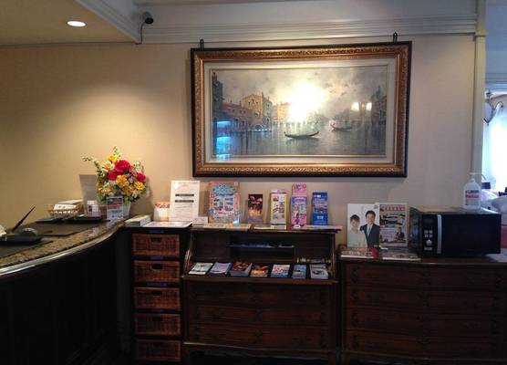 Creston Hotel 1