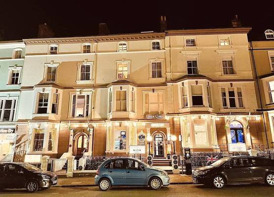 Lauriston & Lawton Court Hotel 1