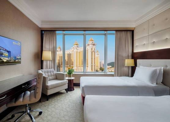 Broadway Hotel 1