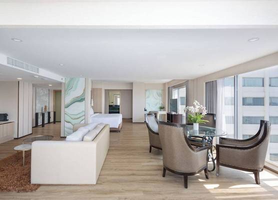 Ramada Plaza by Wyndham Bangkok Menam Riverside 1