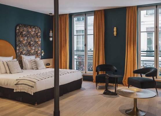 Dandy Hotel 1