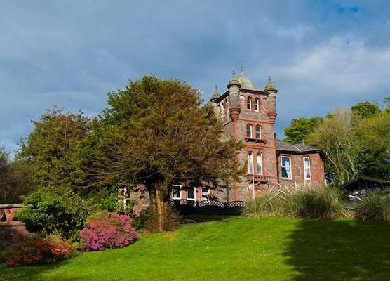 Brockwood Hall Lodges 1