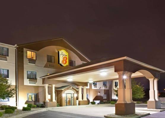 Super 8 by Wyndham South Bend 1