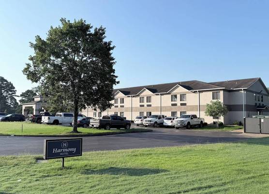 Harmony Hotel, Hernando 1