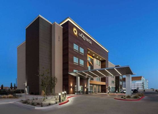 La Quinta Inn & Suites by Wyndham El Paso East Loop-375 1