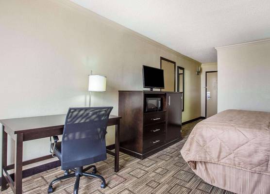 Clarion Hotel Fort Mill Near Amusement Park 1