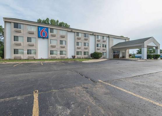 Motel 6 Lawrence, KS 1
