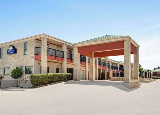 Days Inn by Wyndham San Antonio Near Fiesta Park 1