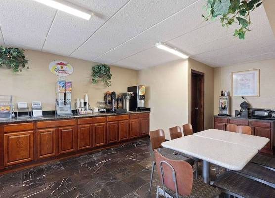 Super 8 by Wyndham Fort Mitchell Cincinnati Area 1
