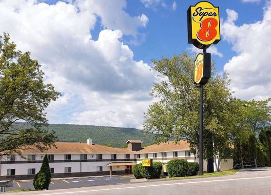 Super 8 by Wyndham Burnham/Lewistown 1