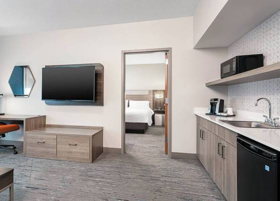 Holiday Inn Express & Suites COLUMBUS EDINBURGH by IHG 1