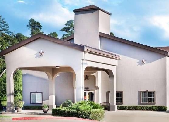 Hotel Piney Woods 1