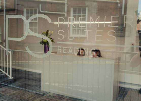 PREMIER SUITES Reading 1