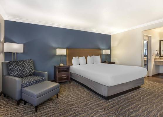 Best Western Town & Country Lodge 1