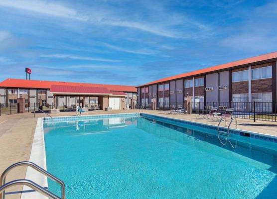 Ramada by Wyndham Bowling Green 1