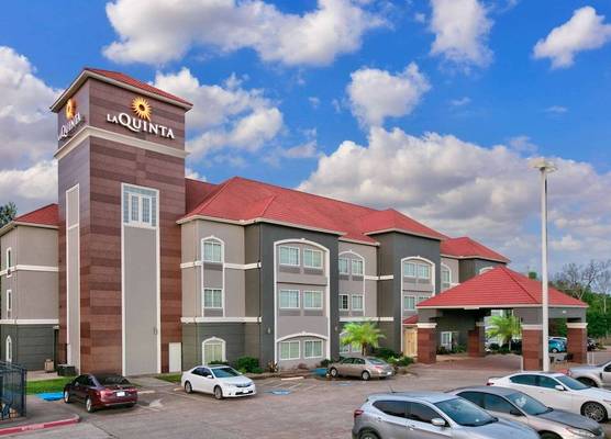 La Quinta by Wyndham Palestine 1