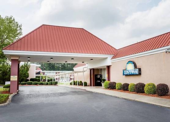 Days Inn by Wyndham Goldsboro 1