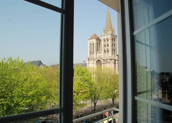 Hôtel Cathédrale, Lisieux 1