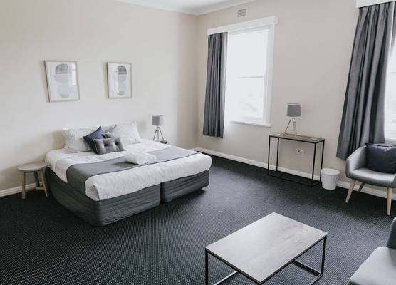 General Roberts Hotel 1