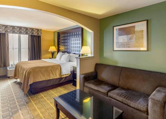 Quality Suites Sherman 1