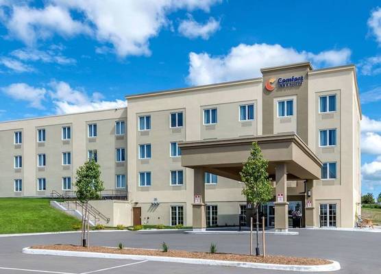 Comfort Inn & Suites 1