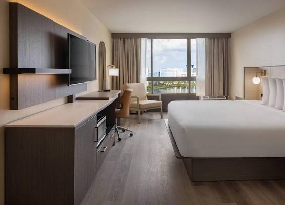 Ramada Plaza by Wyndham Orlando Resort & Suites Intl Drive - Newly Renovated! 1