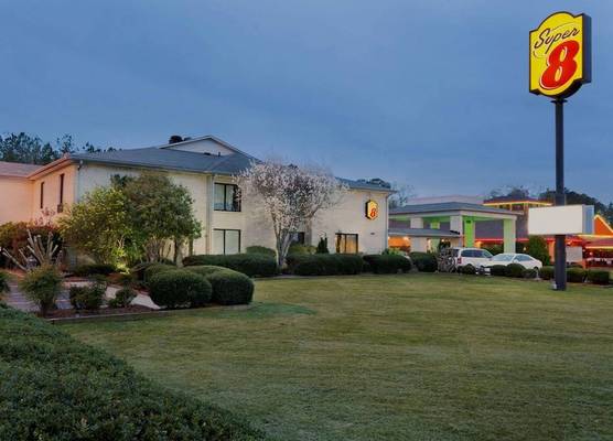 Super 8 by Wyndham Lancaster 1