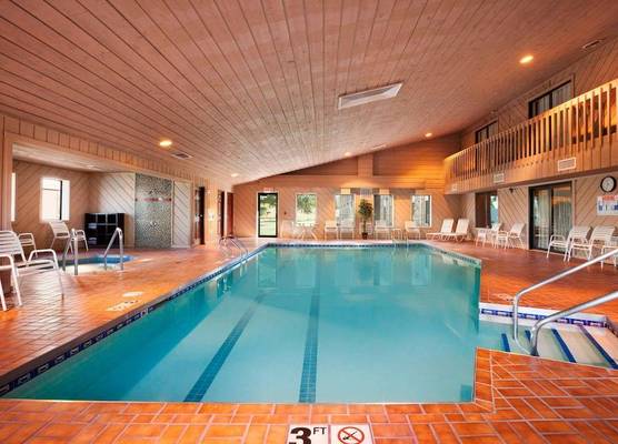 Ramada by Wyndham Wisconsin Dells I-90 1