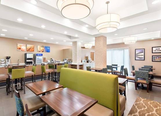 Comfort Suites New Orleans East 1