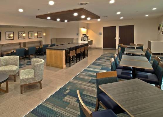 Holiday Inn Express & Suites EVANSVILLE NORTH by IHG 1