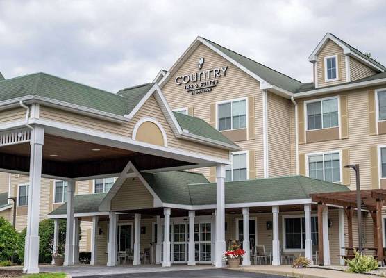 Country Inn & Suites by Radisson, Queensbury - Lake George , NY 1