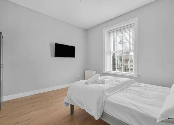 Studio 169 London 1
